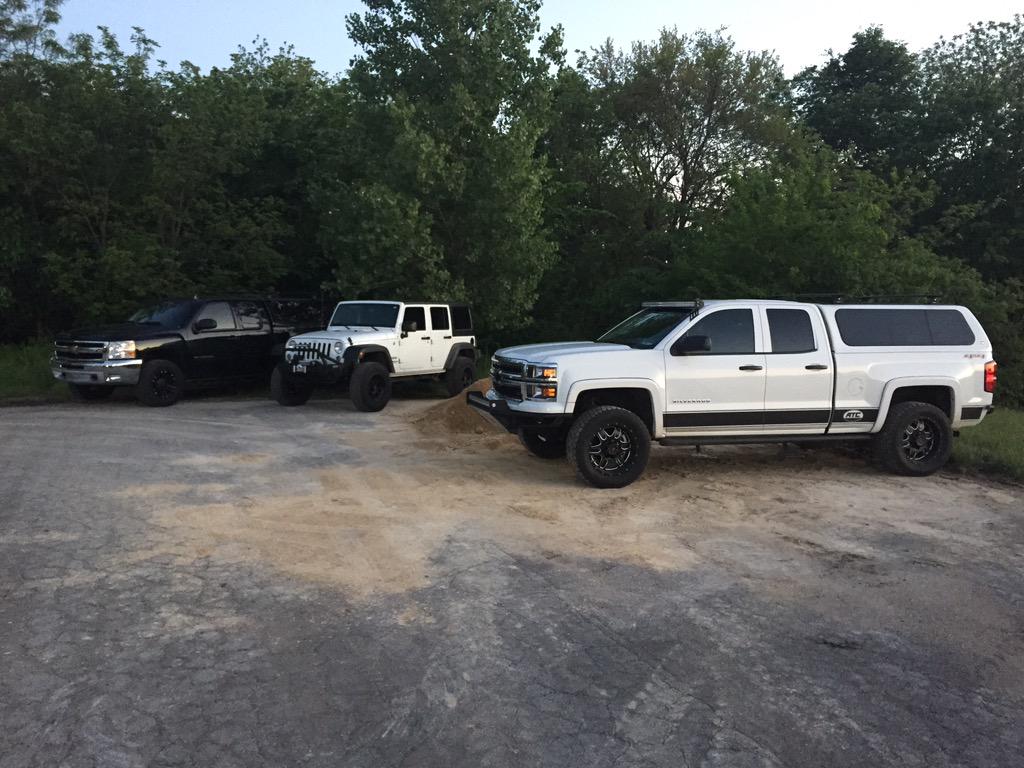 CountyToppers's tweet photo. The County Toppers rides, minus @edawson05 at softball last night! @jrravens27 http://t.co/8FXKmKcZjx
