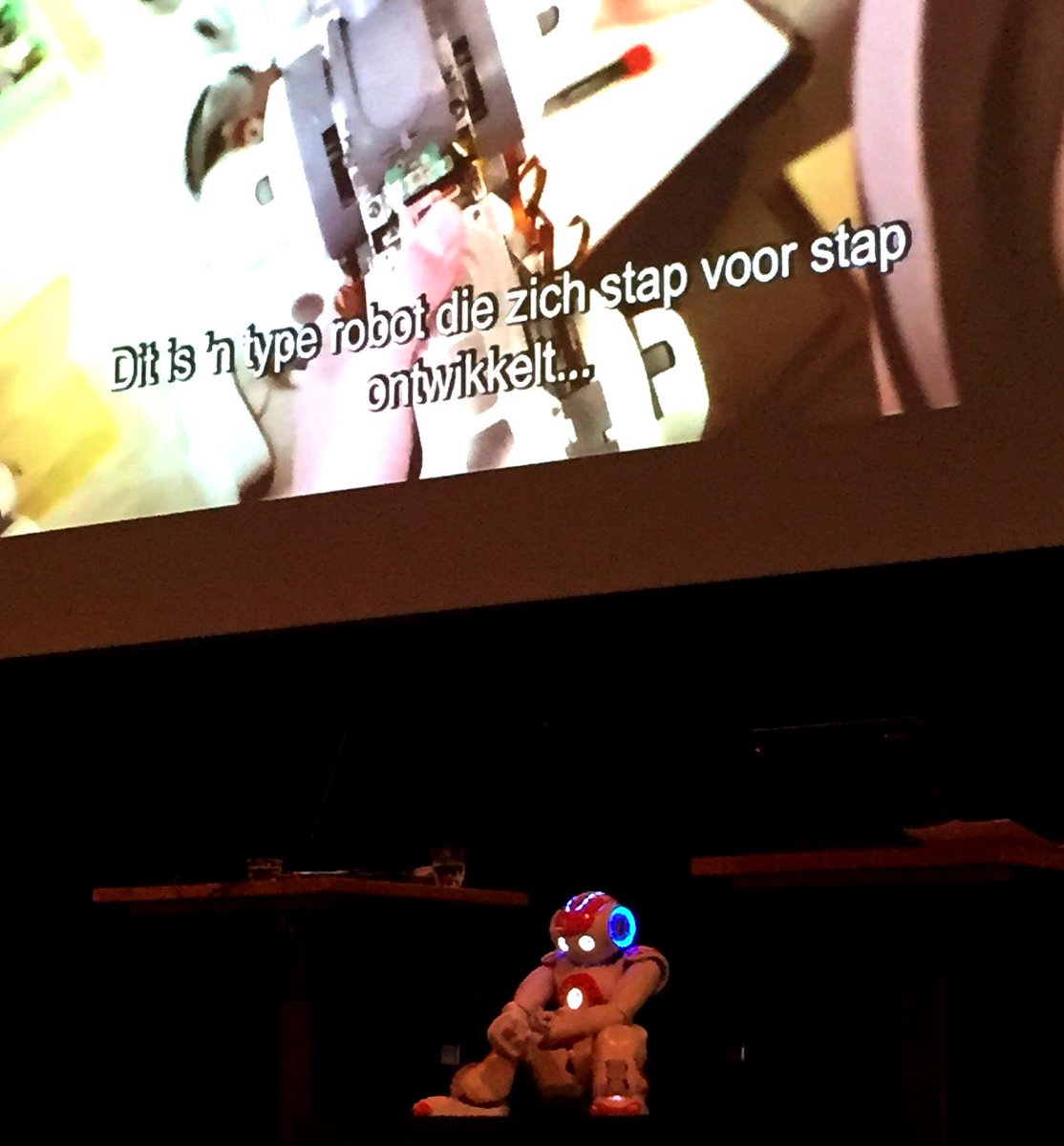 alanmunzer's tweet photo. 'To be or not to be' by Nao #Tegenlicht  #robot http://t.co/ZowqStdepU