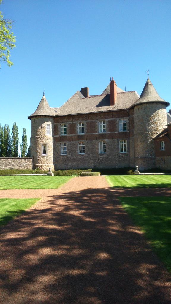 PressTeamWBT's tweet photo. Sur la Route #Napoleon en #Wallonie avec un journaliste français > #ChâteauduFosteau http://t.co/2IzcPLPfMu #Thuin http://t.co/18oQcu2jhm