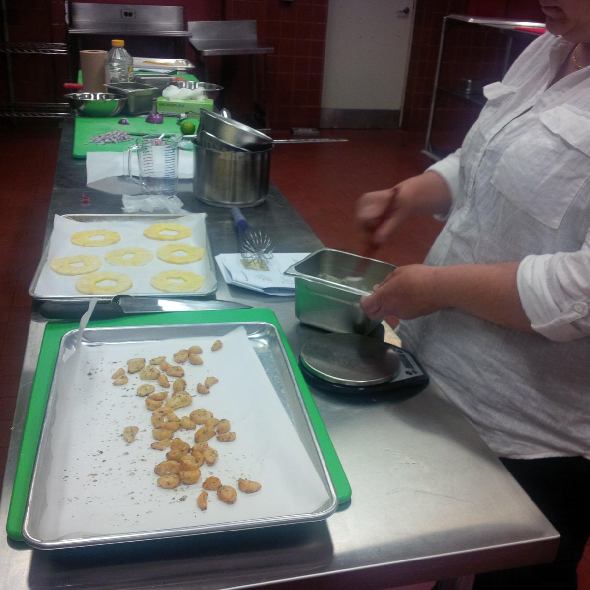 ChefWayne007's tweet photo. @OntheGoQC @SidMehta10 Hands on production at the OTG refresher. Recipes adherence, value and consistency. http://t.co/aZDZUgWmRa