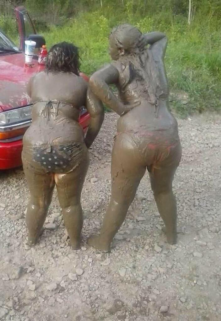 BillyJoeDipper's tweet photo. #wcw goes to my cousin she looks so beautiful covered in mud😋💦 http://t.co/bRoCpkMKpC