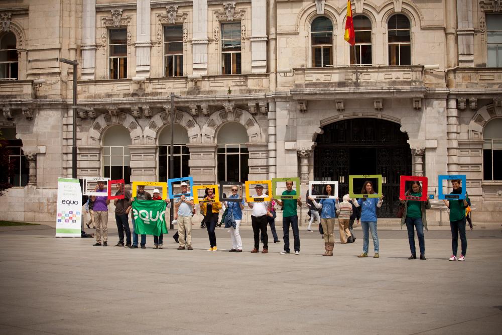 AlejandroAhumad's tweet photo. Hablando con los medios acerca de EQUOTV de @EQUO_Cantabria. #VotaVerde http://t.co/frnWveiqx5