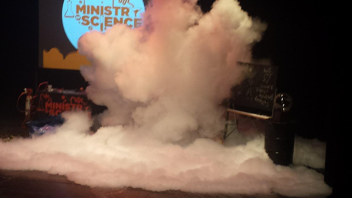 MagicalMonkeyFn's tweet photo. @ministryscience great effects at @harlowplayhouse http://t.co/9qs8BaK12i