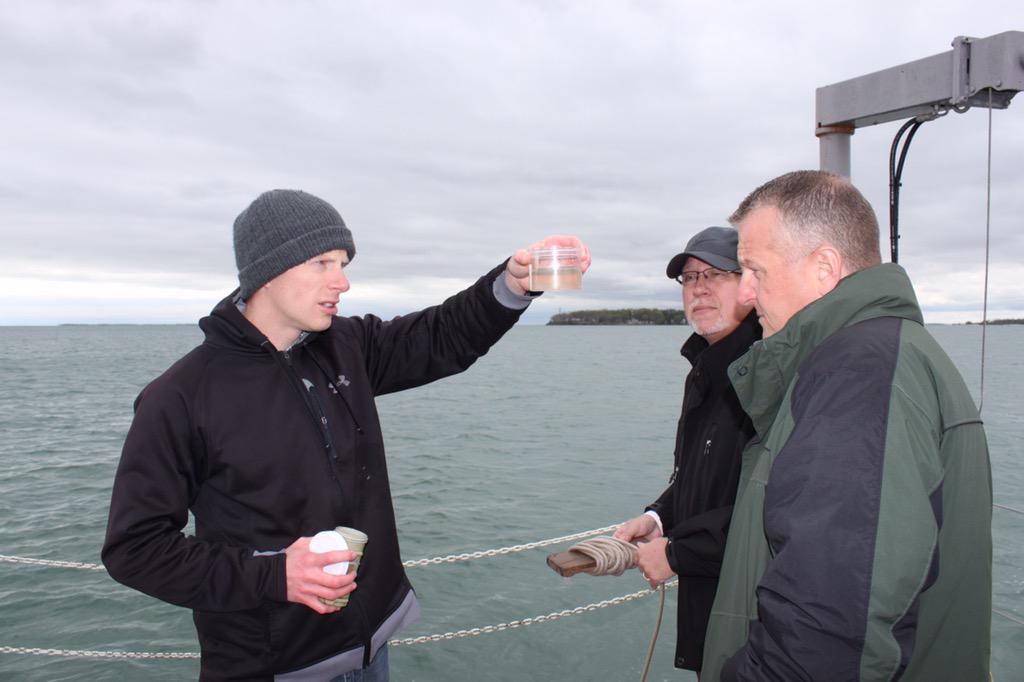 taddnicholson's tweet photo. To learn about #waterquality ...you gotta get your hands wet. OCW staff at OSU Stone Lab today. http://t.co/UOriKP9XUw