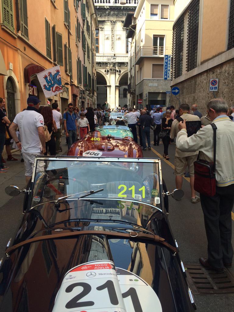 eelstwit's tweet photo. #KiddGandy to triumph #MilleMiglia for women drivers, but loyally following Hubby - car 211 fab Healey Silverstone http://t.co/IuUTdeuWfL