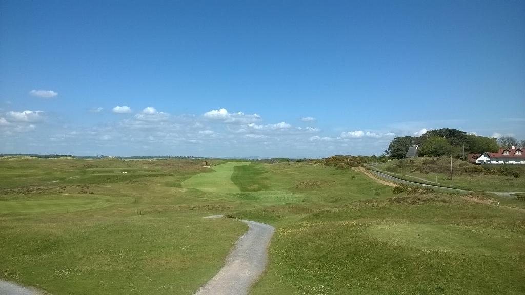 PennardGolfClub's tweet image. Fairways looking in mint condition tonight. Come and have a game. #happymanager #happymembers #greatlinks