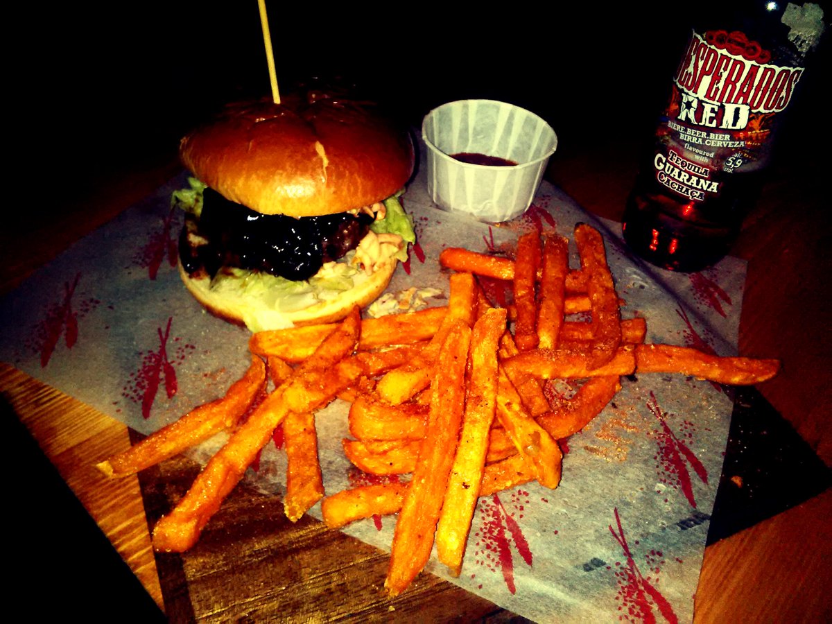 SKCwitter's tweet photo. #O #M #G! #This #Just #Happened! @bigpapasUK @Sunflowerlounge http://t.co/7NoTxO1w3A