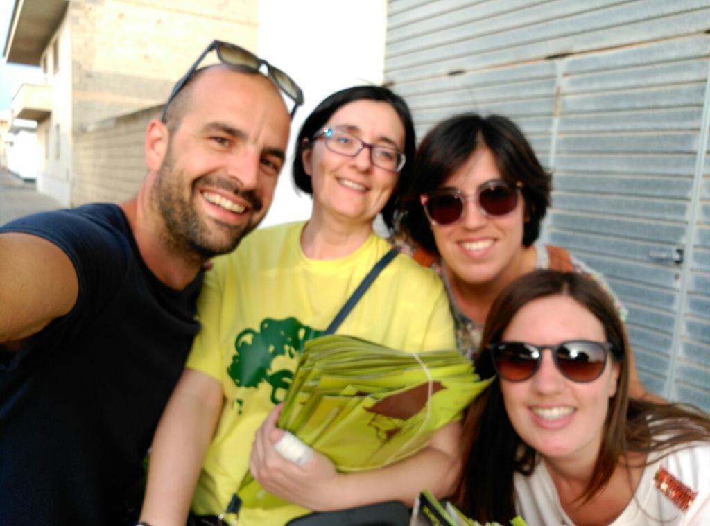 kattasstropovff's tweet photo. A @MESpersaPobla #NoTenimTele però #tenimprograma i un equipasso. Fent poble. @cmunare @tositoca @saltamarti11 http://t.co/fSUlxBdr14