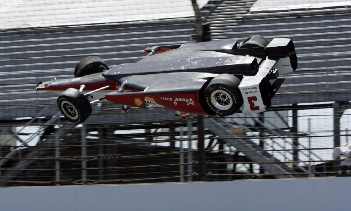 CindyBoren's tweet image. Watch Helio Castroneves' Indy 500 crash from inside his car. Breathe deeply. wapo.st/1bQ6zib