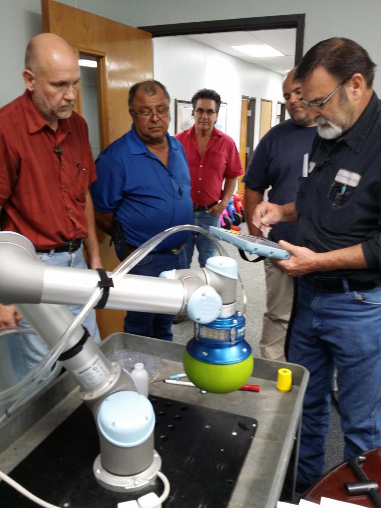 Getting hands-on with <a href="/Universal_Robot/">Universal Robots</a> and <a href="/versaball/">Empire Robotics</a> at customer demo