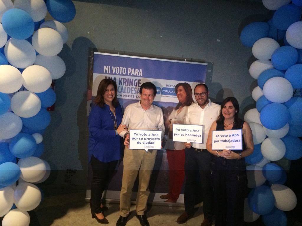 PPDenia's tweet photo. Llegada de @pepeciscar junto @anakringe al #actoPPdenia #anakringe #Dénia http://t.co/rc4d16R8lb
