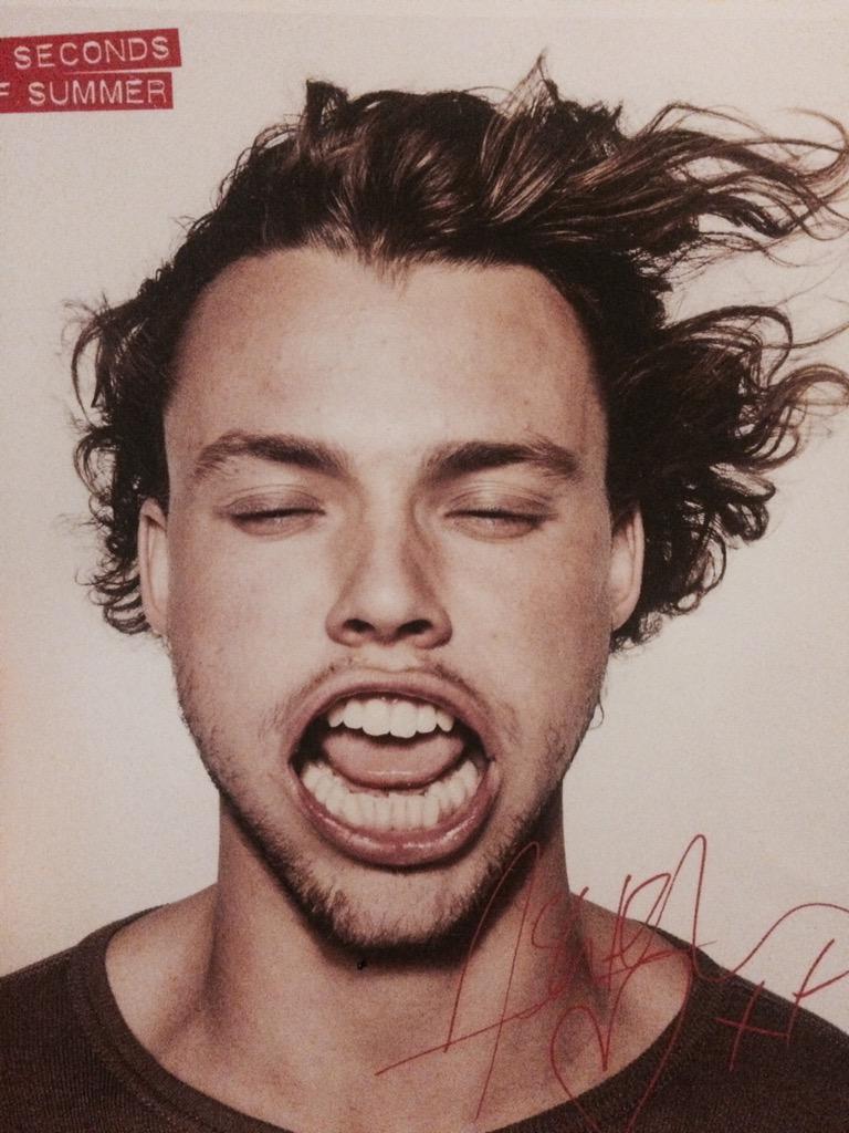 ash_goku's tweet image. Why does Ashton have so many teeth?! 😂 #ROWYSOTour