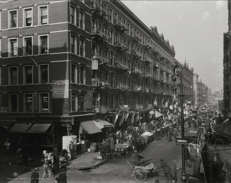 Street Vendors show their wares in 'The Ghetto', 
Lower Manhattan, 1909 
| #NewYorkCity #NY
