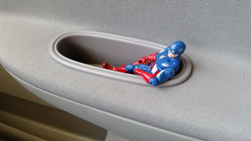 lilyhandmaiden's tweet photo. Tiny Steve gets his own seat on this roadtrip. #tinysteve http://t.co/q8MQusF8Ke