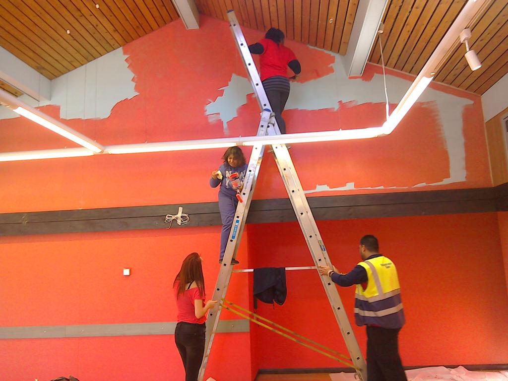 Not DIY SOS...Tesco SOS!@enimartins <a href="/Bearface1976/">Claire Kingston</a> <a href="/Tesco_London/">Tesco London</a>