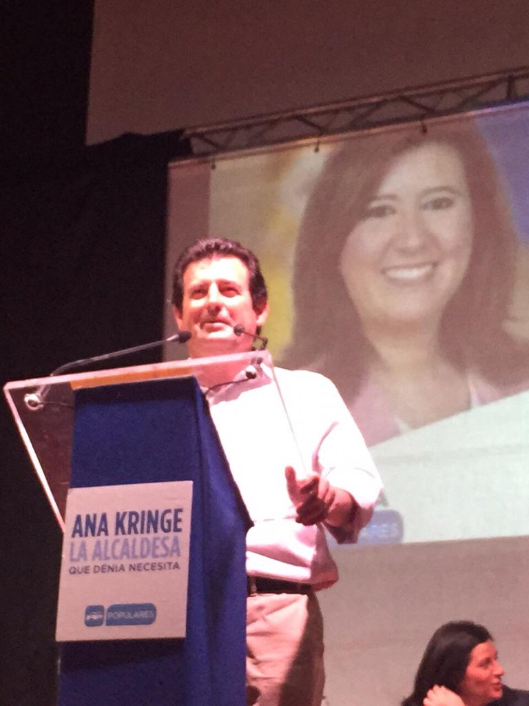 ELIALICANTINA's tweet photo. Mejor candidatura difícil! Apoyando al @PPDenia y su candidata @anakringe en 1 calurosa noche d ilusionante campaña! http://t.co/dE86IpRqOQ
