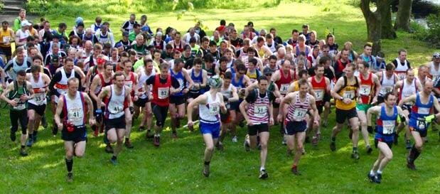 CalderValleySRT's tweet photo. .@CalderValleySRT will be providing safety cover &amp; competing in #CalderdaleWayRelay @halifaxharriers Go Team #CVSRT http://t.co/8mWuFvVXj3