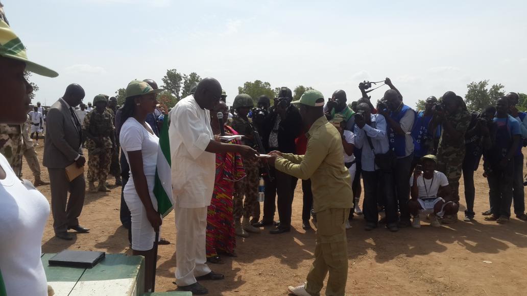 nysc_ng's tweet photo. Leaders of d quarter guard, parade band, man o war n parade commander receiving gift from Dir Mobilization Mr. Ani http://t.co/6bmgVxTWoe