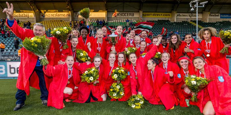 Gefeliciteerd <a href="/fctwentevrouwen/">FC Twente Vrouwen</a> met het winnen van de DUBBEL! fal.cn/dedubbel #bekerfinale #tweaja