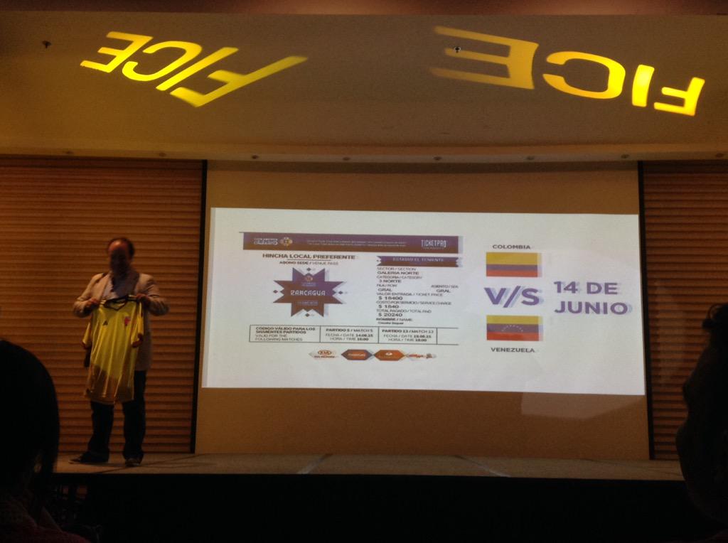 topnube's tweet image. Cerrando @ClaudioSeguelR que se prepara para el partido Colombia-Venezuela. Nos hace felices. #fice2015