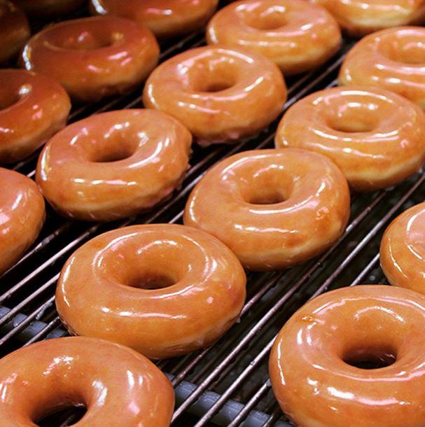 krispykreme's tweet image. Halfway to the weekend. That's definitely a reason to celebrate. #DoughnutRun