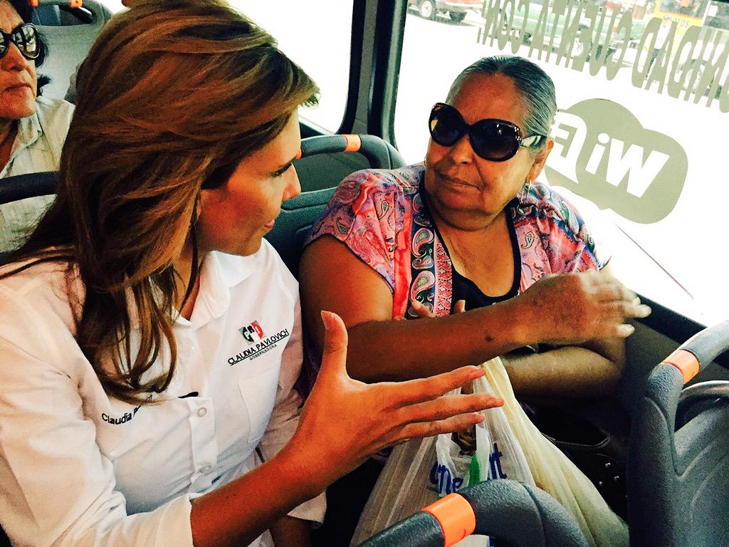 ClaudiaPavlovic's tweet photo. Escucho de viva voz las inquietudes de los usuarios de transporte de Guaymas, como Gobernadora mantendré este diálogo http://t.co/rLR4PdlxXo