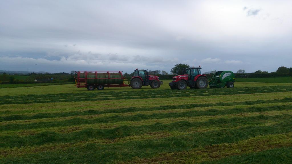 padraig_ocall's tweet photo. Let the mayhem begin #silage15  #ocallaghanagri http://t.co/ZKuzgXnK60