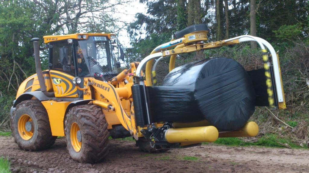 padraig_ocall's tweet photo. Let the mayhem begin #silage15  #ocallaghanagri http://t.co/ZKuzgXnK60