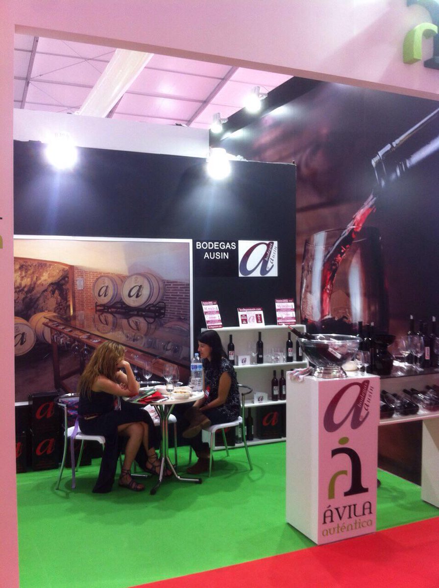Avilaautentica1's tweet photo. Nuestros galardonados @BodegasAusin en @CINVE_es con su vino Carmen13 nos ha mostrado sus  vinos en #Fenavin2015 http://t.co/PICAbbg0Zg