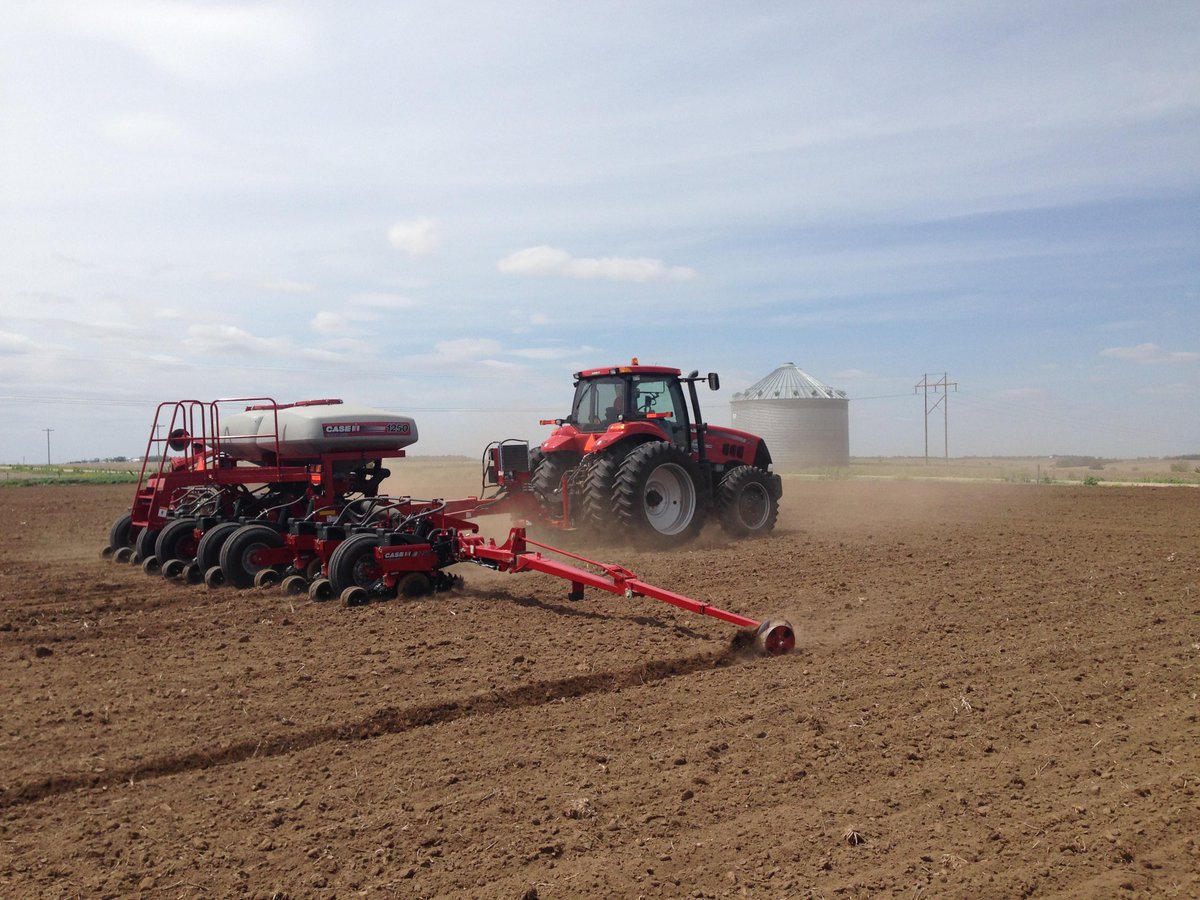 Kayton_Int's tweet photo. Case IH Magnum 190 with 12R30" Case IH 1250 planter in action in Albion, NE  #plant15 http://t.co/P4CuiGl1A3
