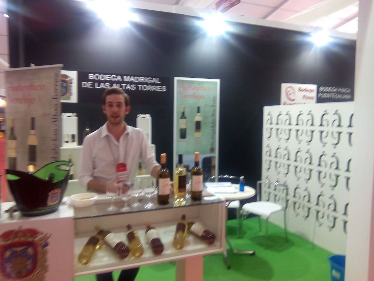 Avilaautentica1's tweet photo. @DORueda ha estado presente hoy en #fenavin2015 de la mano de @VinodeMadrigal el únido #DORueda de Ávila http://t.co/L0xGwRODgU