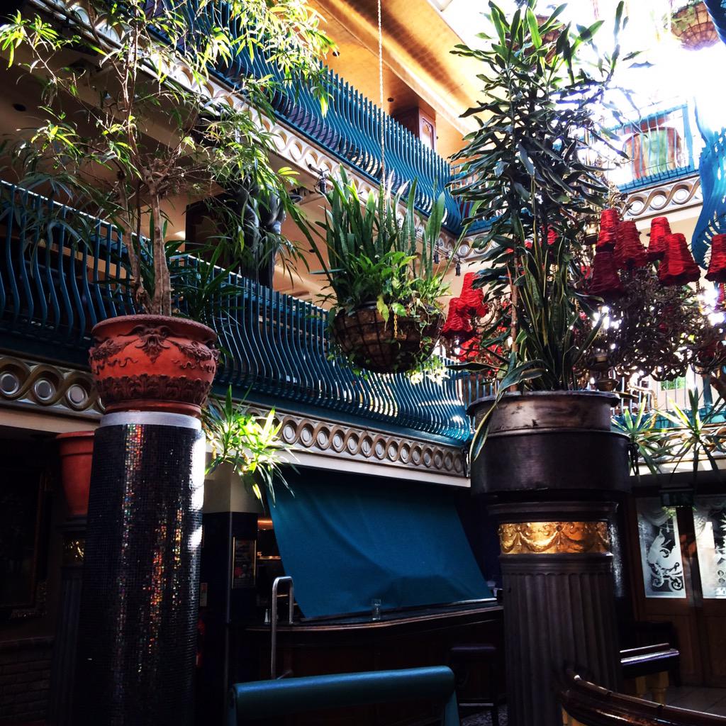 JulanneB's tweet photo. Today in Cafe En Seine - Dublin.#Ireland #Dublin #cocktails #friendship #motherland #happy #friendship #emeraldisle 💚 http://t.co/BkOIAsCyg3