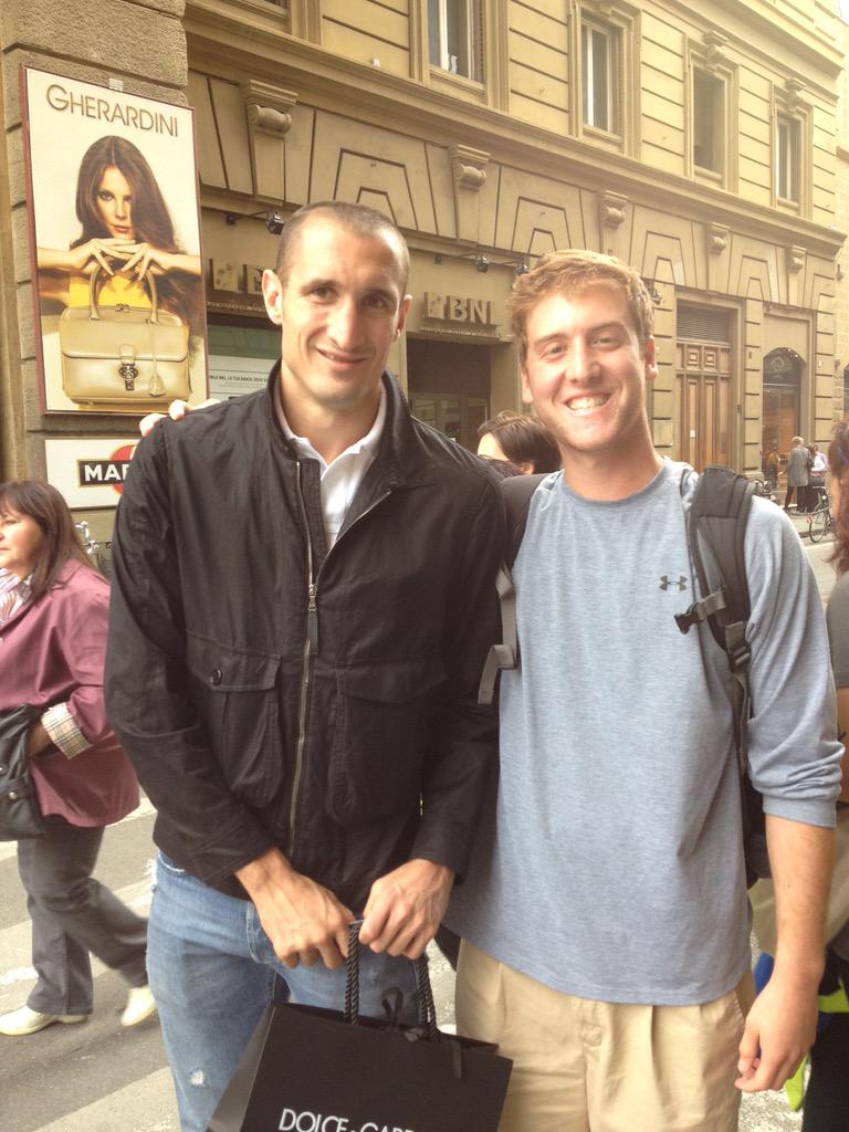 code_red0902's tweet image. Grande ragazzi! Scusate per la foto #forzajuve @chiellini @gianluigibuffon @bonucci_leo19