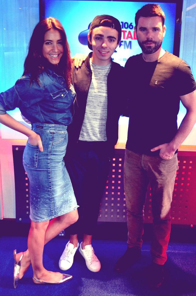 NathanUpdatess's tweet photo. 🌸 @NathanSykes was at @CapitalOfficial today to chat with @958capbreakfast Lisa and Dave #KMQSingle 🌸 http://t.co/QIUV6i1EKL