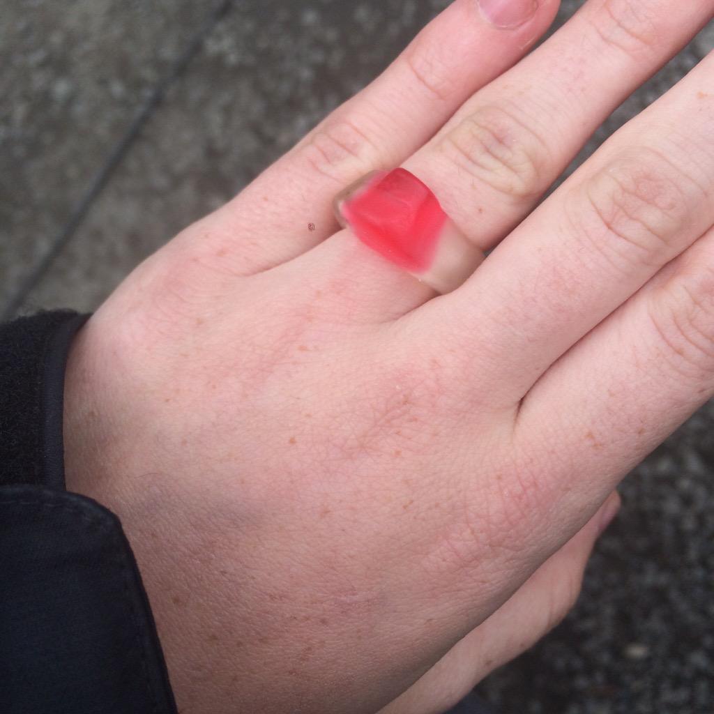 ALO_Modelling's tweet photo. @daviehollywood confessed his undying love for me today and proposed on set 💏🙊💍👰💒 #outlanderromance #Outlander http://t.co/jG7dVEZzZU