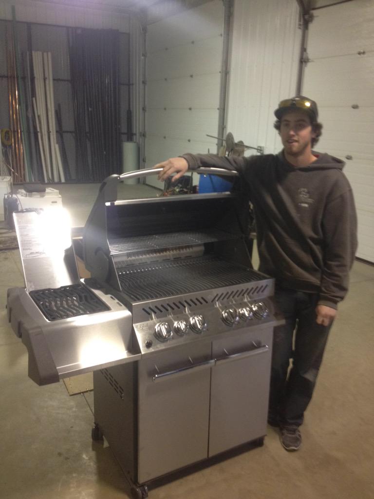 JPPlumber's tweet photo. @DCoon39 assembled a nice Napoleon natural gas BBQ for a customer order yours today http://t.co/oO6DqNkQ22