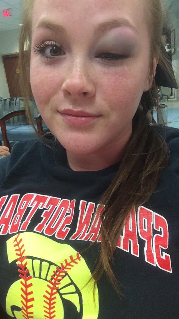 britt_mullens's tweet photo. When you try to catch a homerun ball but you actually hit the fence instead.. http://t.co/LVIDy5A8wo