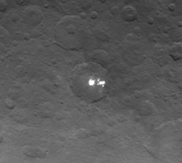 Tonyuff's tweet image. The latest photos from Dawn has left me more curious than ever. Whats happening on Ceres? Can u explain those lights?