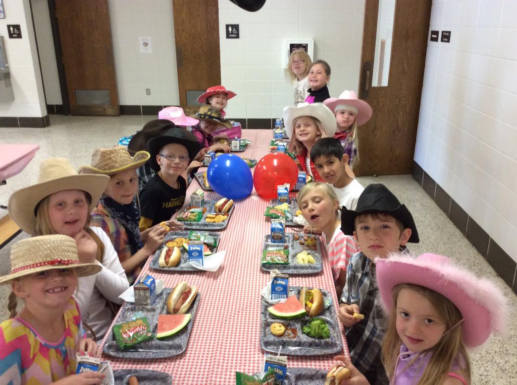 MrsVanEsClass's tweet photo. Having fun on western day!! #hospersrocks http://t.co/Yvsx9hMcgz