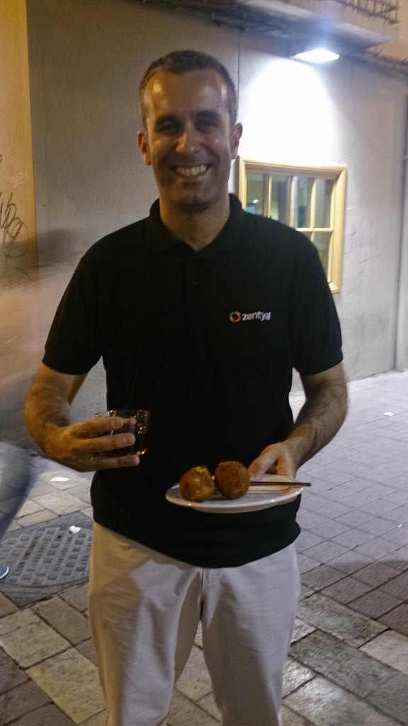 plugfestcon's tweet photo. .@zentyal tapas tour! #PlugfestCon http://t.co/FTO3vNlvrk