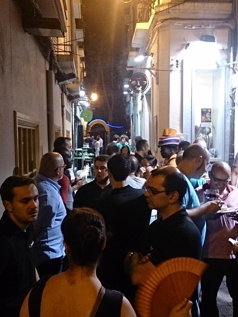 plugfestcon's tweet photo. .@zentyal tapas tour! #PlugfestCon http://t.co/FTO3vNlvrk