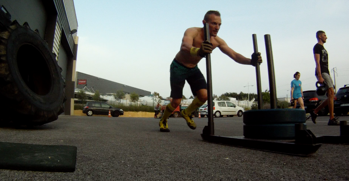 JVitWestCoast's tweet image. @CamilleLbaz @Reebok #BeMoreHuman @CrossFit #Pushsled #FarmersCarry 
Chaque jours passé me rend meilleurs