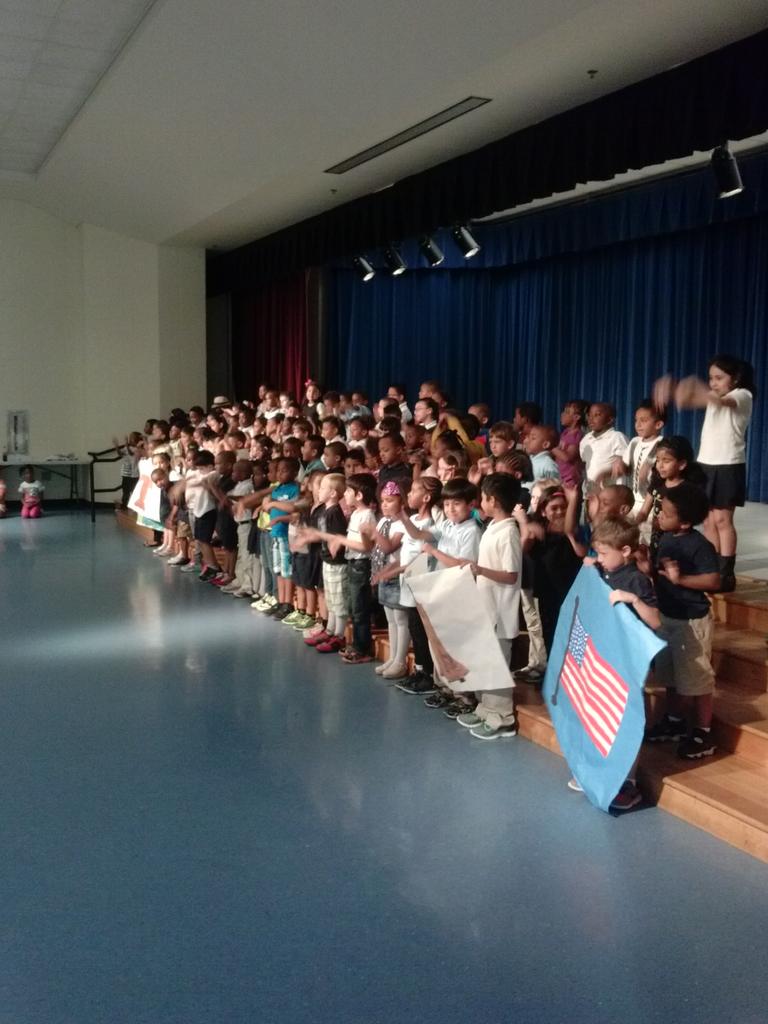 McAvoyMusic's tweet photo. Fantastic! A patriotic program led entirely by kindergarteners @DunwoodySprings http://t.co/GJVVedAMev