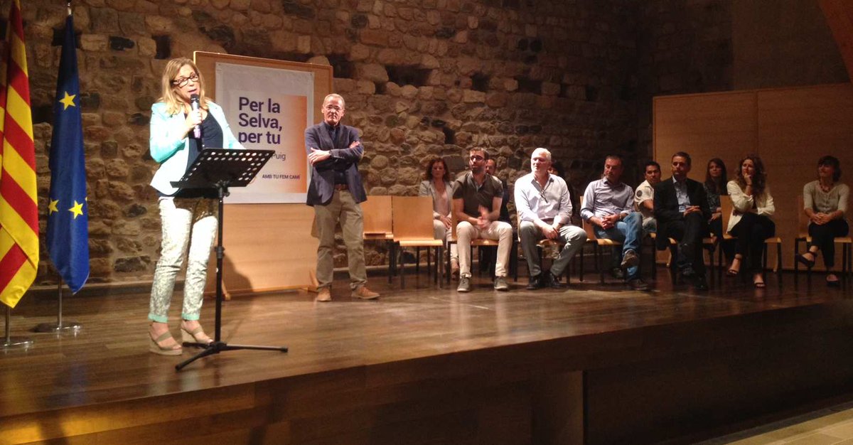 xviejo's tweet photo. Vicepresidenta @joanaortega presenta les candidatures de CiU a l'Albiol i a La Selva del Camp. http://t.co/mWnP483Kdm http://t.co/YqlLCxmIYT