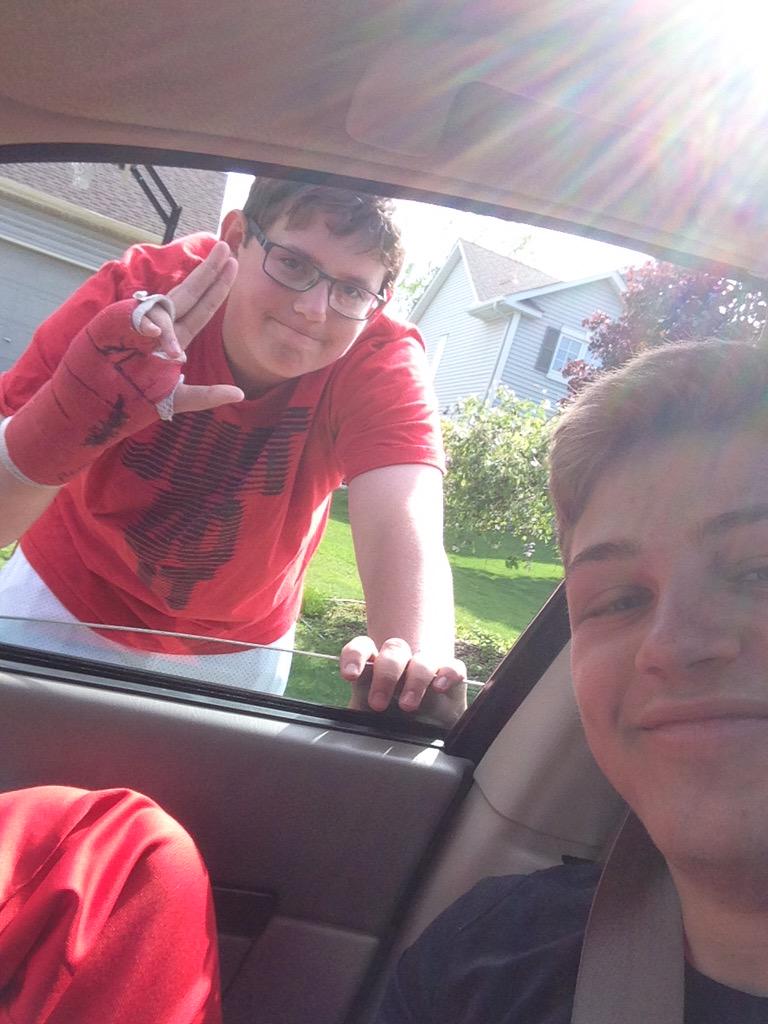 LNHSnerf's tweet photo. Cal Pesola stabs James Larson http://t.co/zvbP6cRpnq