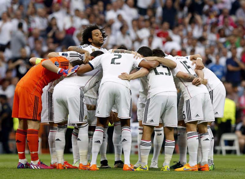MrAncelotti's tweet photo. Proud of this team and the fans. Today we saw the bitter side of football, but altogether we'll be back! #UCL http://t.co/nmUQFLuYPU