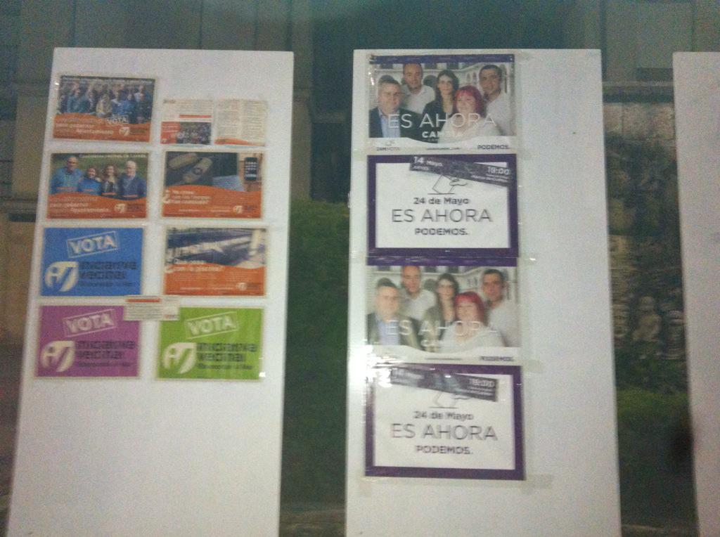 PodemosMarRib's tweet photo. Pegando carteles en Loredo @Podemos_CANT Es Ahora. Cambia Cantabria http://t.co/FrimzKUDri
