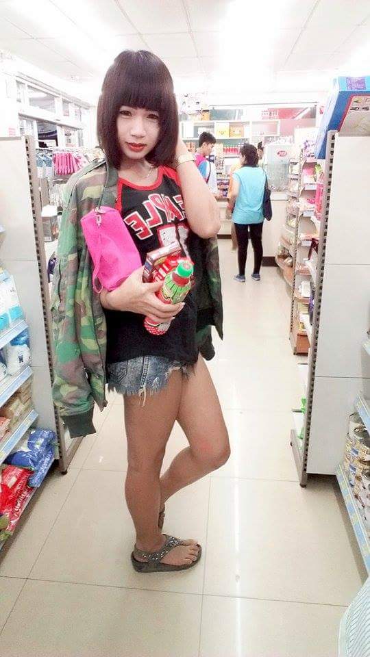 Nootizaa's tweet photo. ออกมาซื้อของใส่บาตรเช้าค่ะ 555++ http://t.co/fYKYzIrTUF