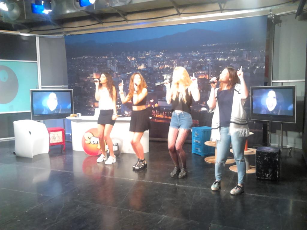 30anysapropteu's tweet photo. Actuació de @GELgrup @somaquitv @CanalTerrassa http://t.co/fcw93H7t4M