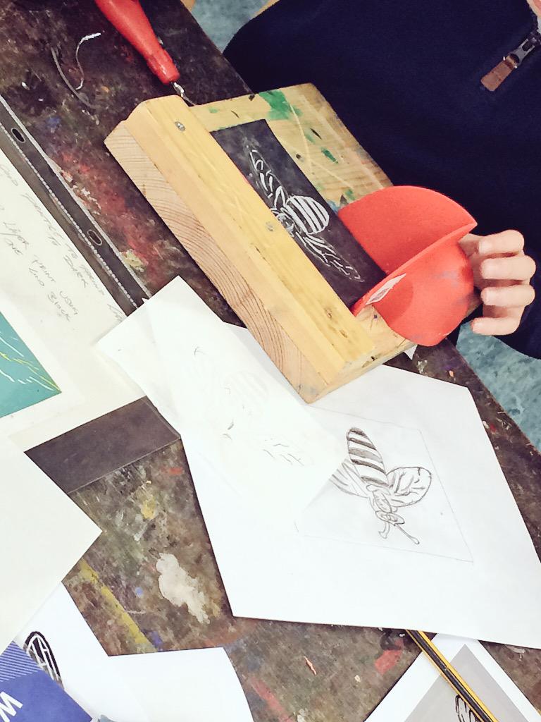 biswellprint's tweet photo. Reduction Lino printing at Sunningdale School. #Lino #school workshop #printmaking #Sunningdale http://t.co/ZUy9uI59zE